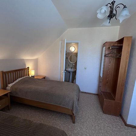 Radi Hotel Brocēni Eksteriør billede