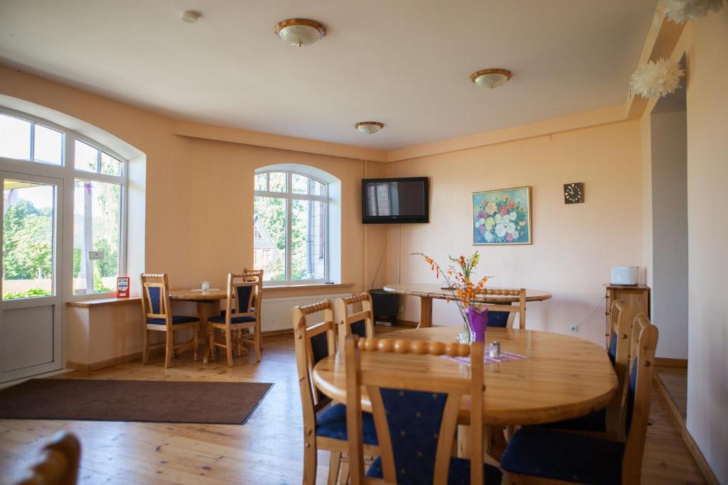Radi Hotel Brocēni Eksteriør billede