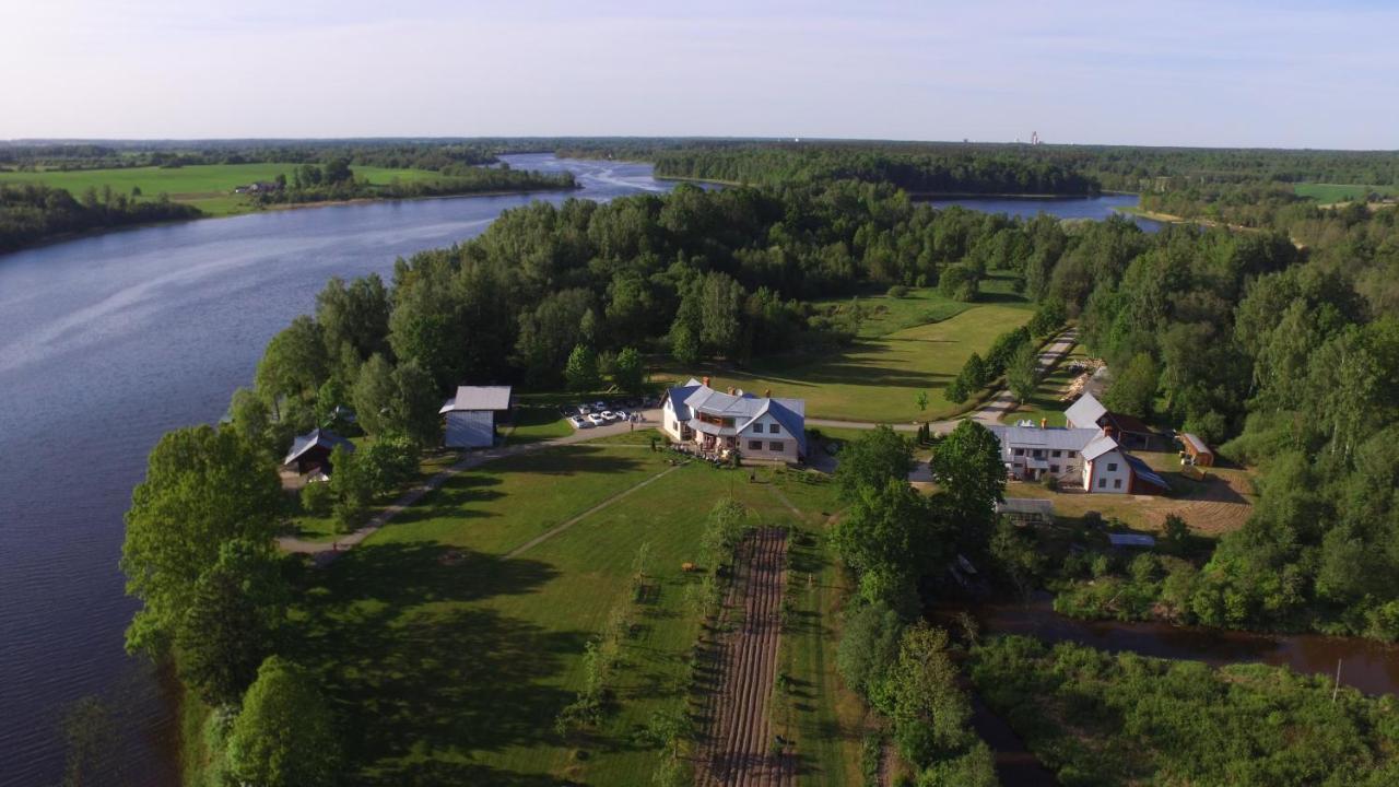Radi Hotel Brocēni Eksteriør billede